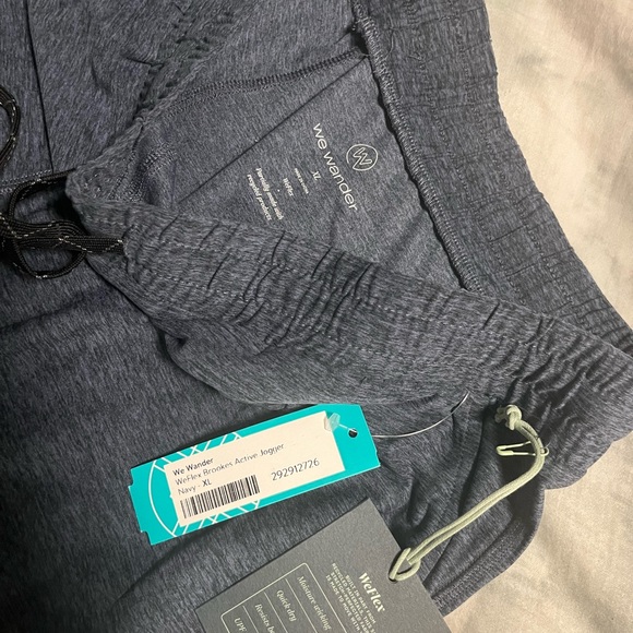 We Wander Sweatpants in navy, size XL - Picture 2 of 3